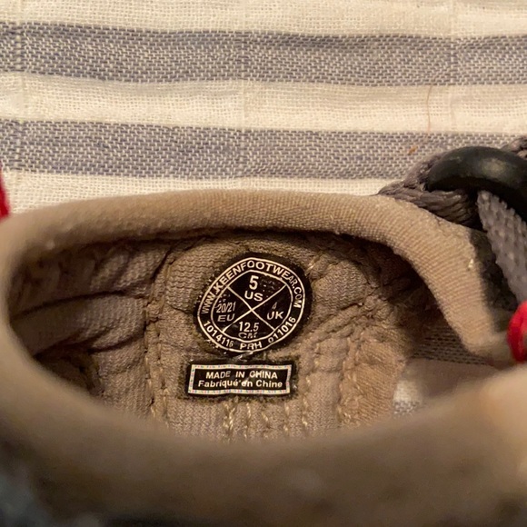 Toddler Keen sandals size 5 - Picture 4 of 4